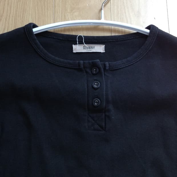 글로니 3/4 Button Tee Black