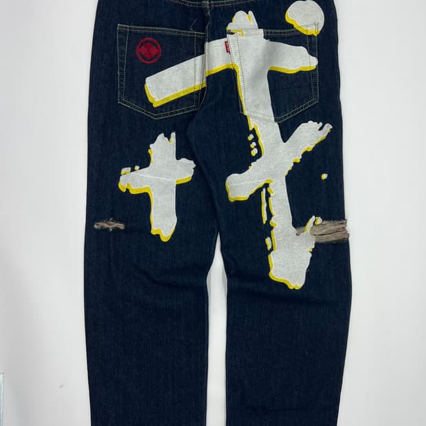 에비수 백 자수 디테일 데님 팬츠