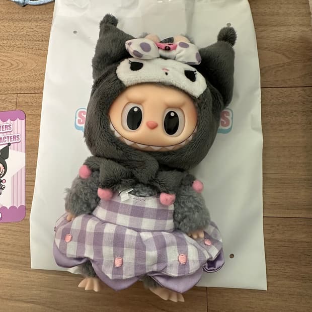 팝마트 라부부 x 산리오 인형 키링 쿠로미 개봉박스