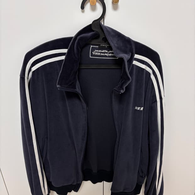 널디 벨벳 져지