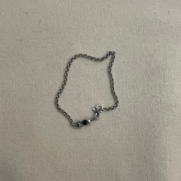 Onxys simple cross bracelet