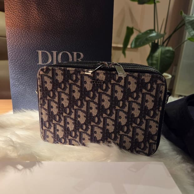 디올 오블리크 자카드 메신저백