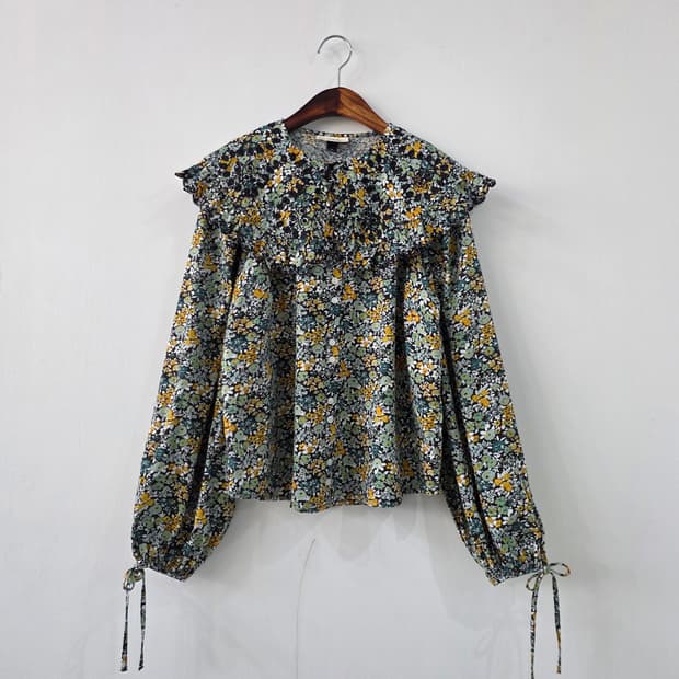 플라워 패턴 세일러카라 코튼 블라우스