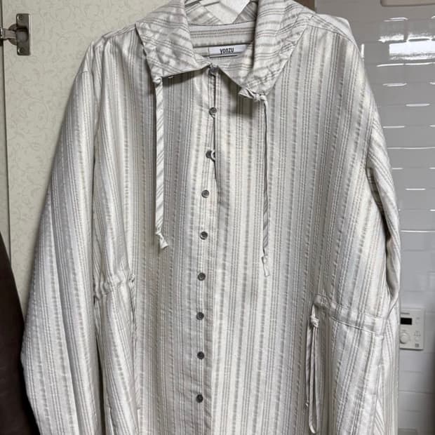 Yonzu gathered collar shirt