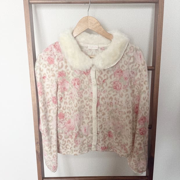 리즈리사 플라워 퍼 가디건