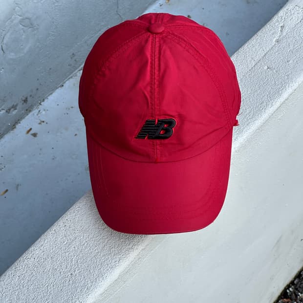[M] 뉴발란스 로고 레드 나일론 볼캡 모자