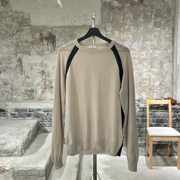 드리스 반 노튼 라이트 베이지 패널 돌먼 슬리브 씬 니트