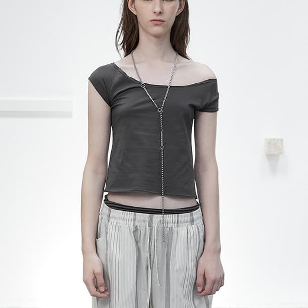 세릭 DEEP ROUND HALF TOP 딥 라운드 하프 티 차콜