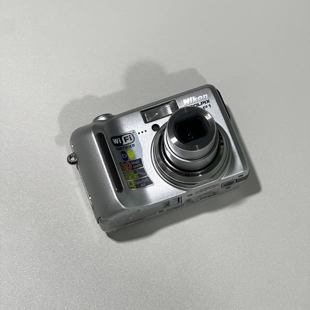 니콘 쿨픽스  nikon coolpix P1(민트급)