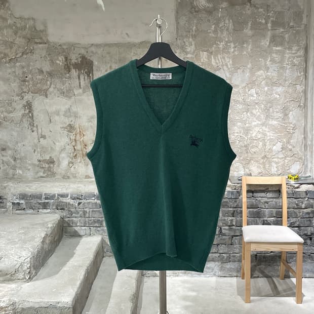 버버리 그린 기마로고 V넥 니트 베스트