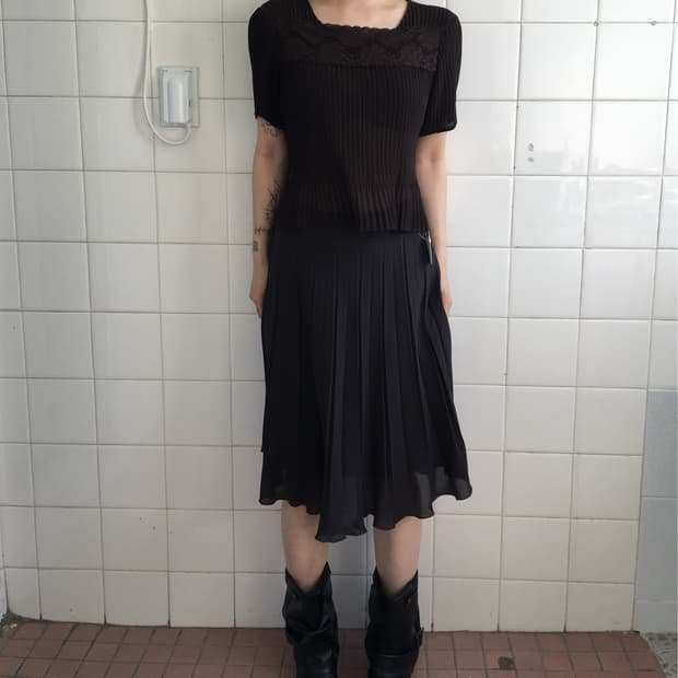 lace point pleats top