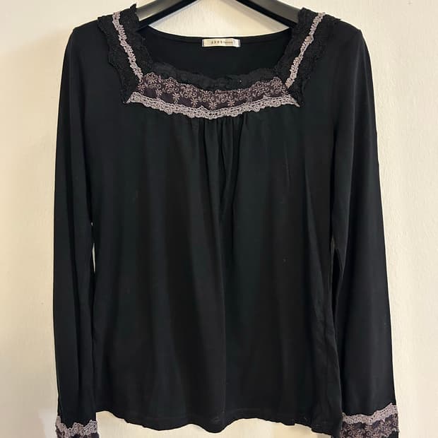 액시즈팜 레이스 트리밍 롱슬리브