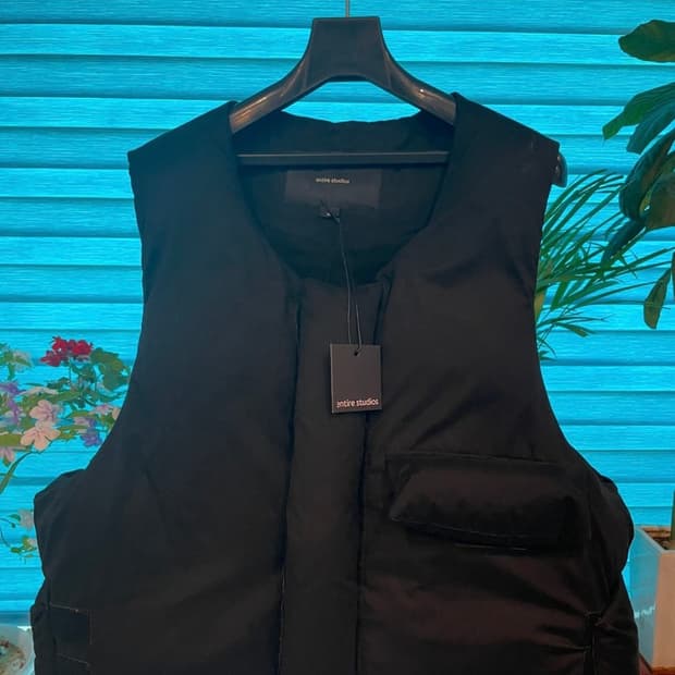 엔타이어스튜디오 필로우 베스트 패딩