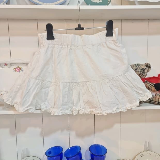 화이트 펀칭 레이스 미니 스커트