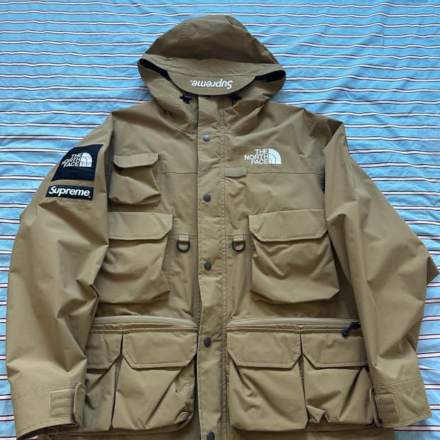 슈프림 노스페이스 카고자켓 골드