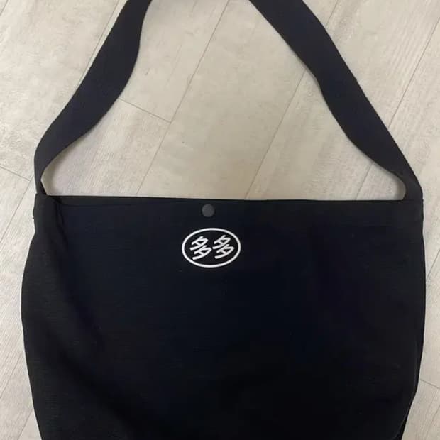 다다 x 워스트 스케이트샵 숄더백