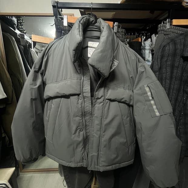 코드그라피 카키색 패딩 
