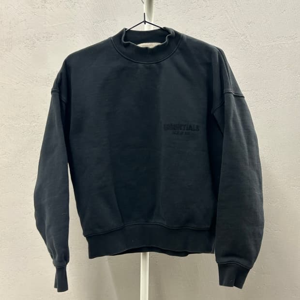 에센셜 피오갓 블랙 기모 맨투맨