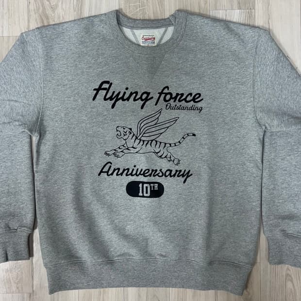 [아웃스탠딩] (10주년 프린팅) 어센틱 컴포트 스웨트셔츠 그레이