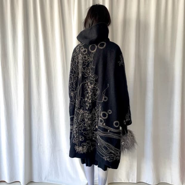 보타니컬 울 자수 코트