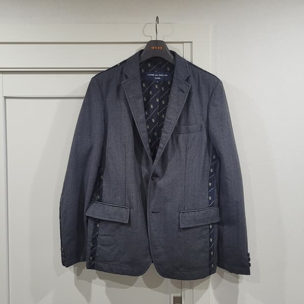 꼼데가르송 옴므 레지멘탈 넥타이 블레이져 차콜 L