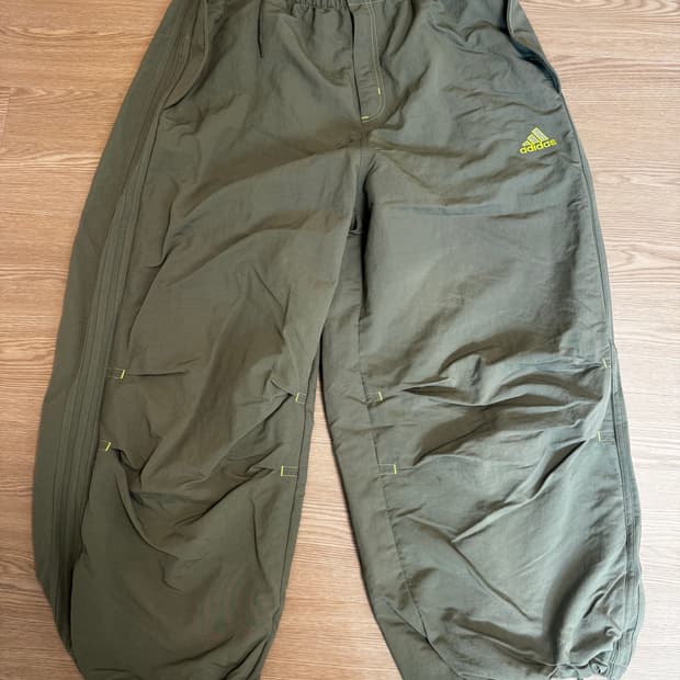 아디다스 파라슈트 트랙팬츠 카키 XL