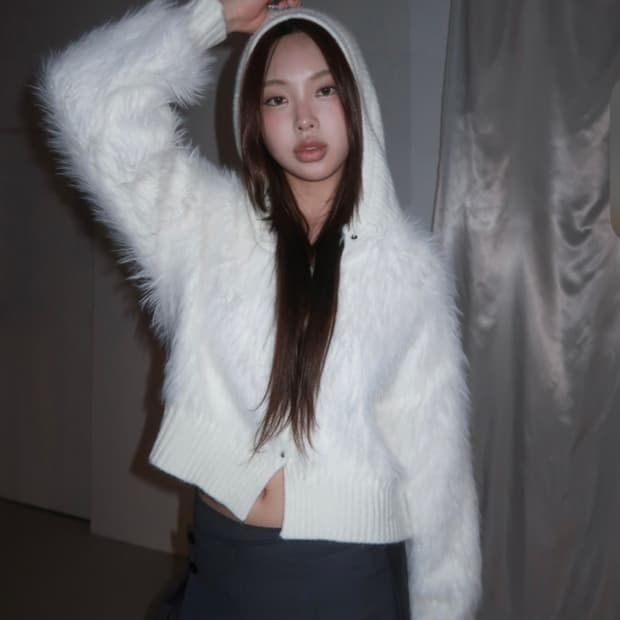 위위미유 SLOPPY FUR HOOD CARDIGAN