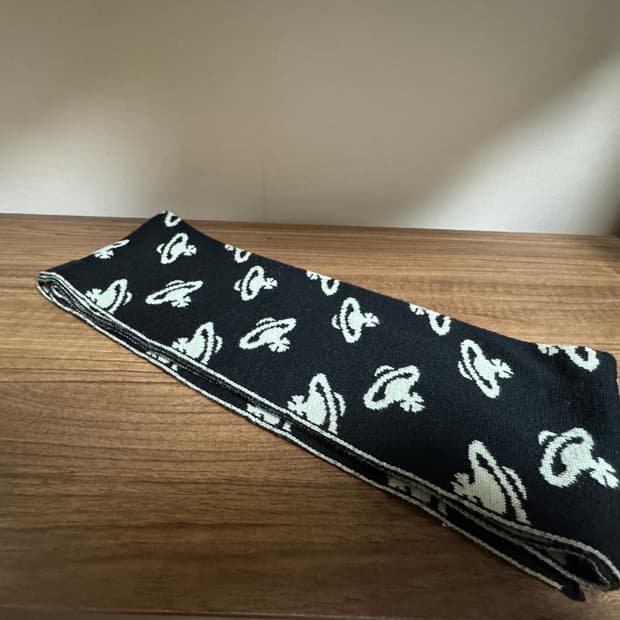 비비안웨스트우드 머플러