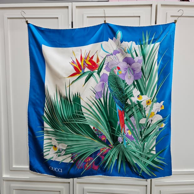 구찌 앵무새 실크스카프