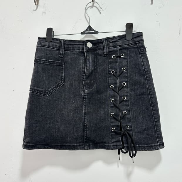 Vintage side eyelet detail skirt