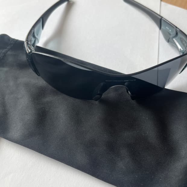 오클리 뉴제로(NEW ZERO) 블랙 선글라스 05-310 134