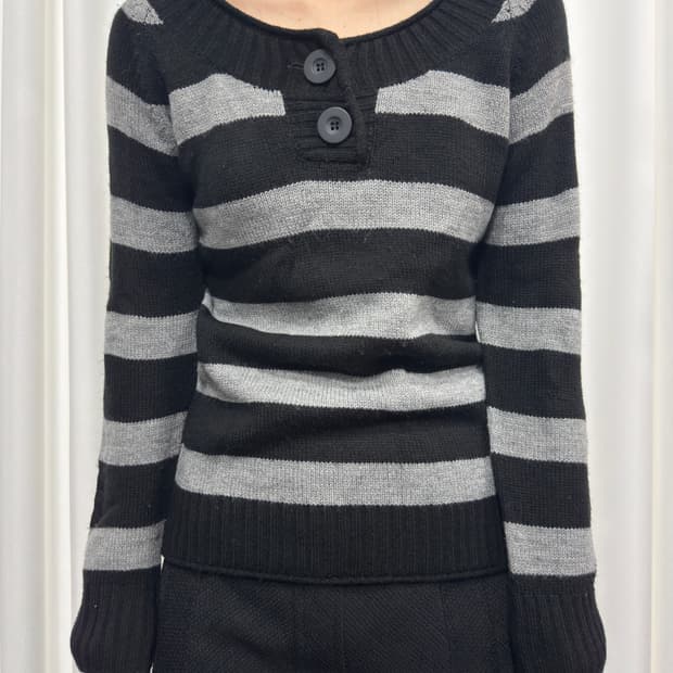 stripe button knit