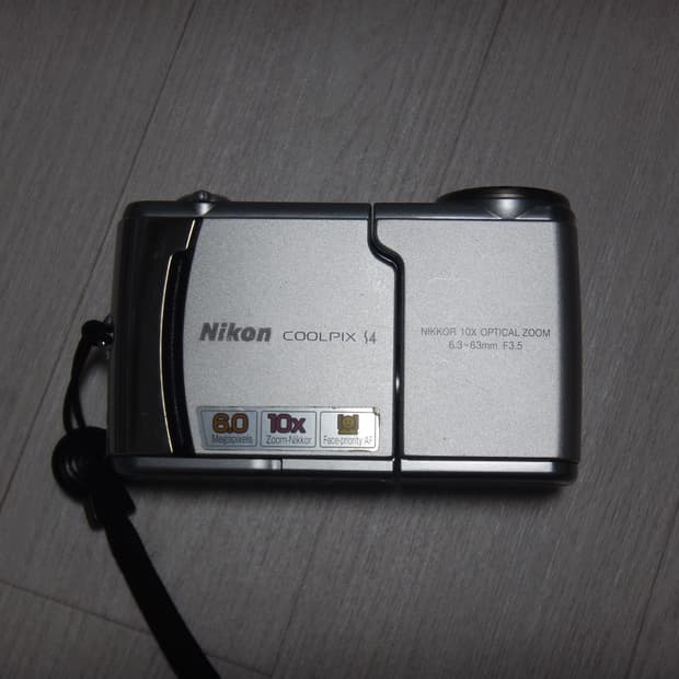 [셀카가능!] 니콘 쿨픽스 s4/Nikon coolpix s4