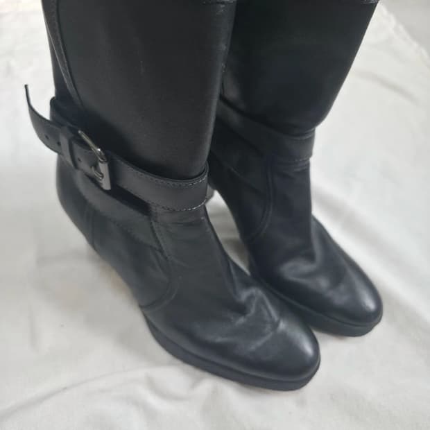 타이틀: Tod’s 토즈 블랙 소가죽 버클 부츠 36 (굽 8cm)