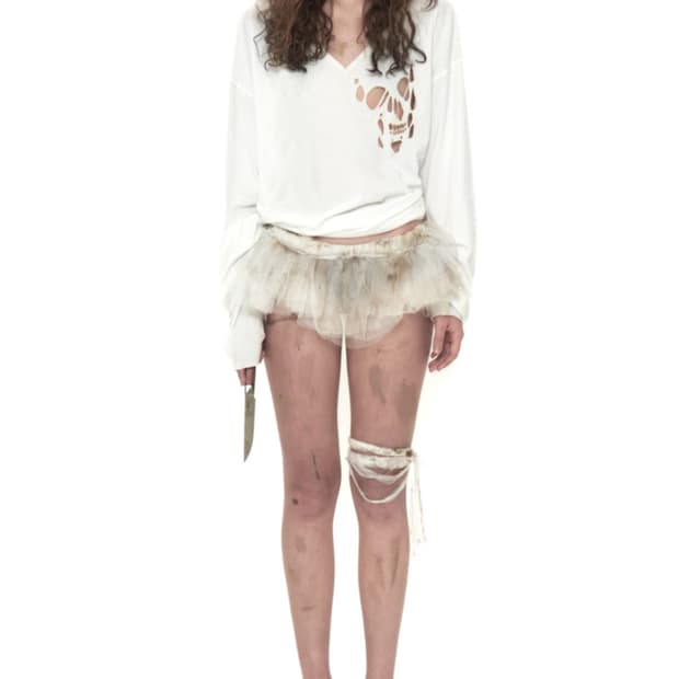 604service V-NECK TEE WITH SKULL CUTOUT