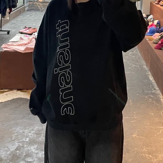 디스이즈네버댓 스펠 로고 블랙 맨투맨 H1811