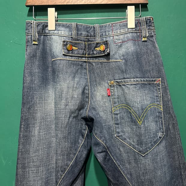 리바이스 신치백 엔지니어드진 28