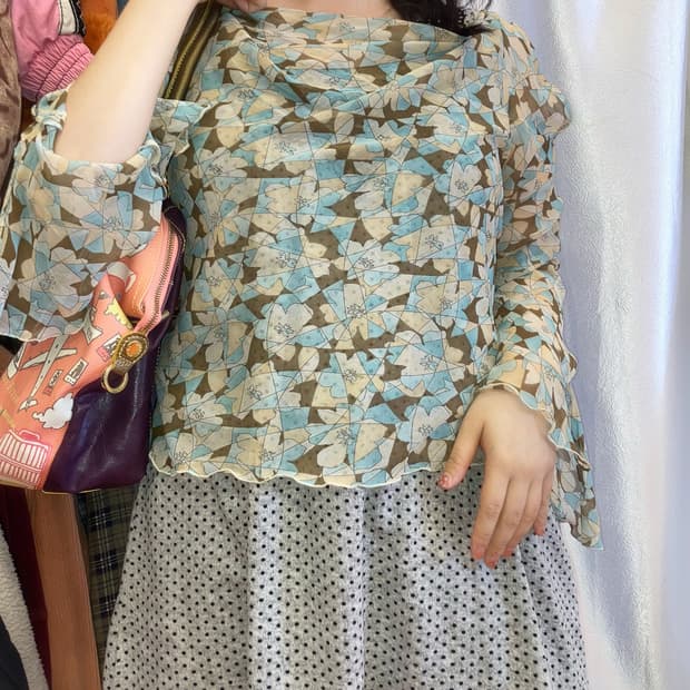 jpn 소라 플라워 시스루 트임 블라우스