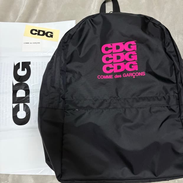 CDG 플로레센트 프린티드 백팩 블랙 핑크