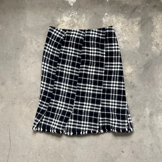 BURBERRY 디스컷팅 체크패턴 스커트 