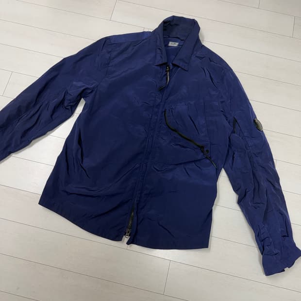 cp컴퍼니 크롬 자켓 L 사이즈   상태 9.0/10  색감이 실물이 진