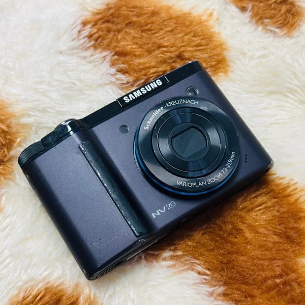 (슈나이더 렌즈) 삼성 VLUU NV20 🖤