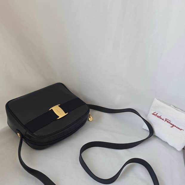 [정품 Ferragamo] 페레가모 바라리본 카메라백 크로스백