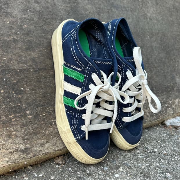 아디다스 캔버스 스니커즈