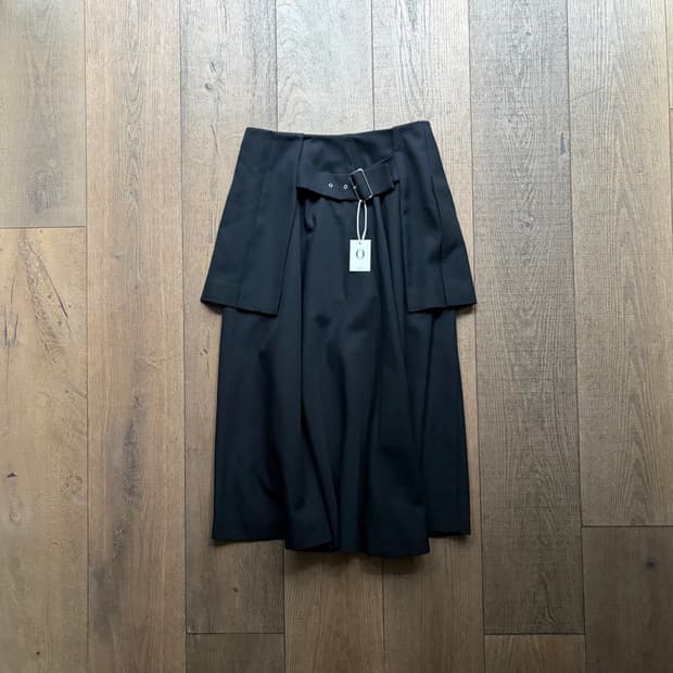Docking Pleats Belt Skirt