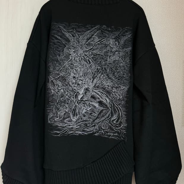 (48) 송지오옴므 엠브로이드 자수 크로스립 니트 블랙