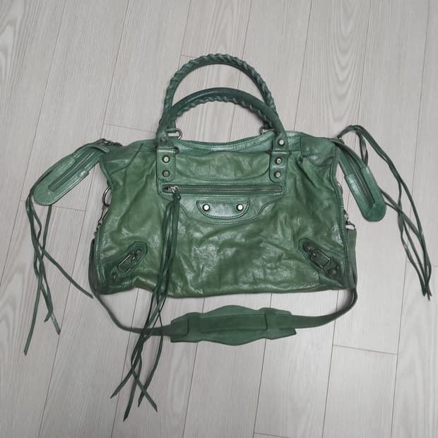 Jolie Femme Vintage Leather Green Bag 