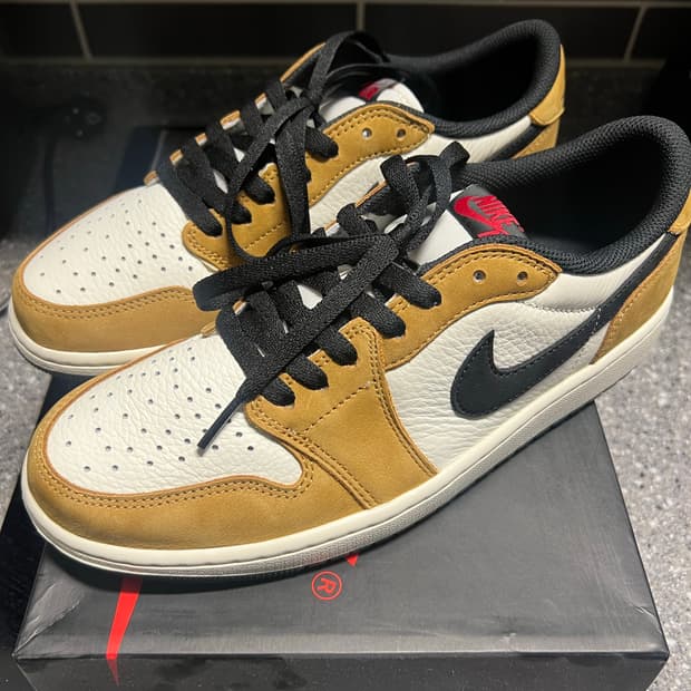 [새상품, 공홈발] 조던 1 로우 OG 세일 앤 골든 하베스트 270