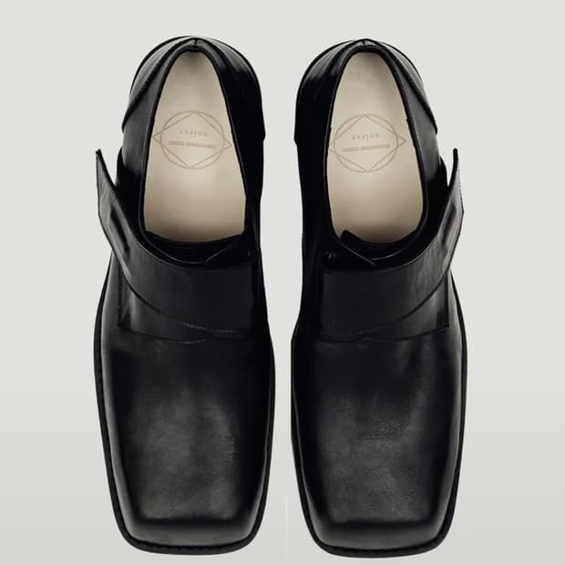 로맨틱무브x노이어 헌트 스트랩 더비 R22H001 (크랙 블랙)