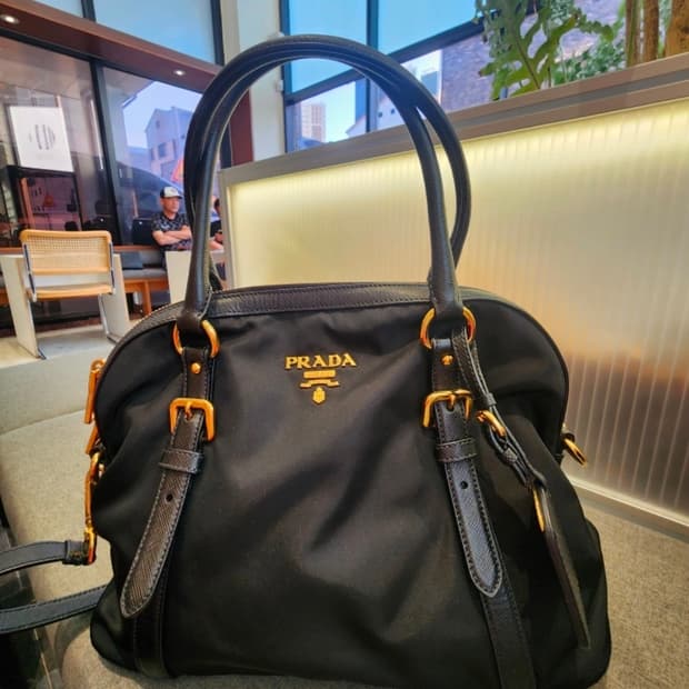 프라다 블랙 토트백